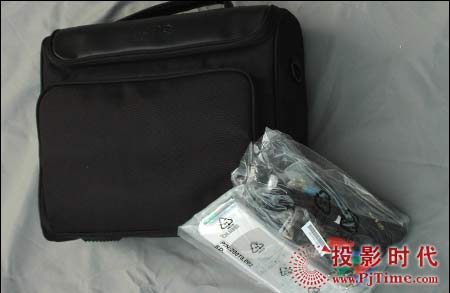 明基(BENQ)W100投影機(jī)外觀(guān)和配件