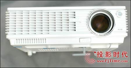 明基(BENQ)W100投影機(jī)外觀(guān)和配件