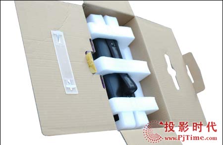 明基(BENQ)W100投影機(jī)外觀(guān)和配件