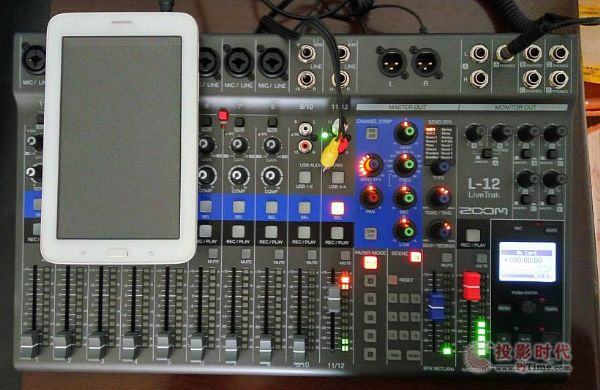 12ͨ ZOOM LiveTrak L-12{_