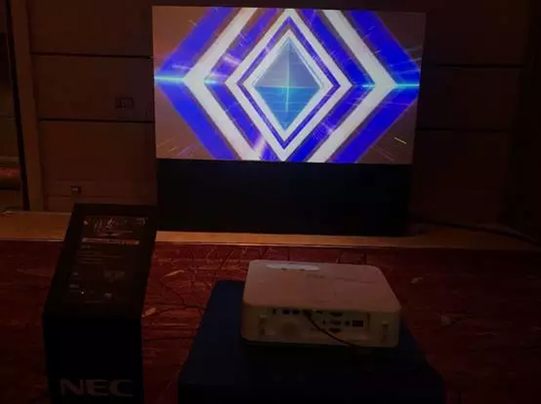 NEC߶̄ͶӰȫʮѲչ չ