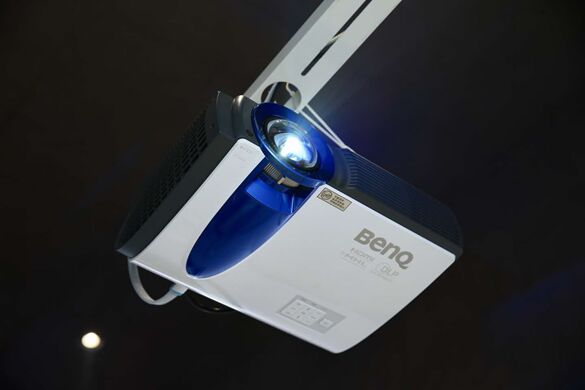 {BenQ̄ͶӰCʽl
