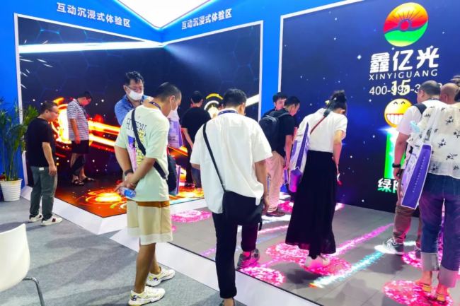 深京聯展 精彩回顧:鑫億光LED智能互動地磚屏賦能多元化場景應用
