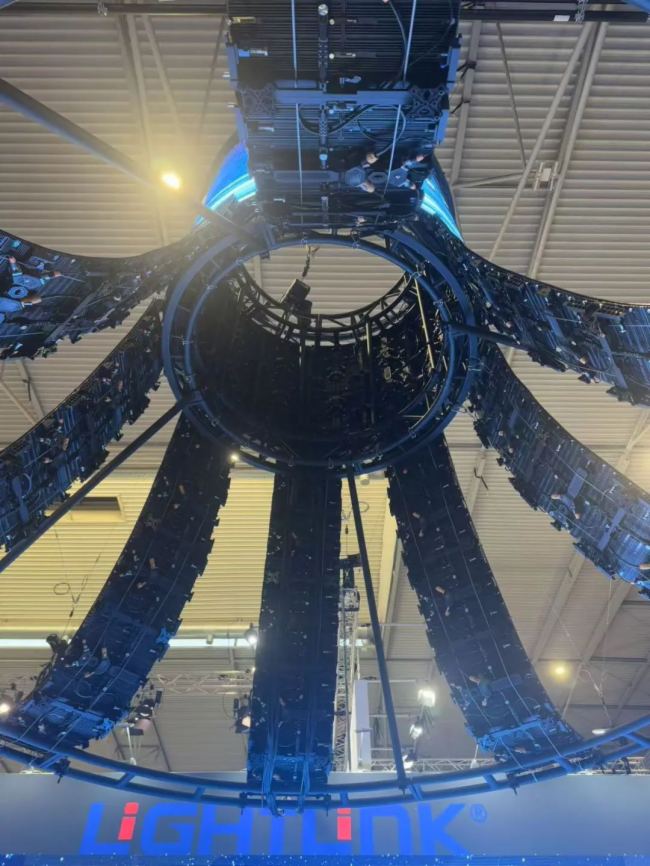 ISE 2025@ʾȫϵRꇣںչʾIU@ʾL